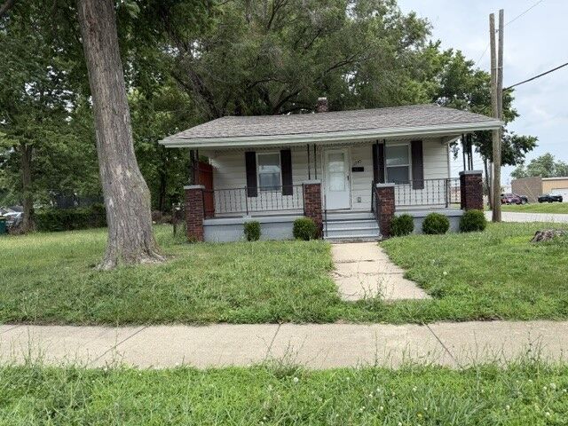 Property Photo: 1790 E Locust Street IL 62521
