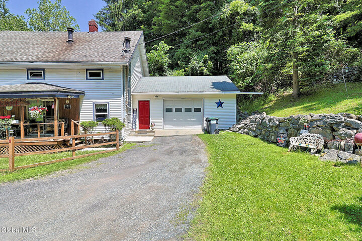 Property Photo: 1440 Blue Factory Hill Road NY 12052