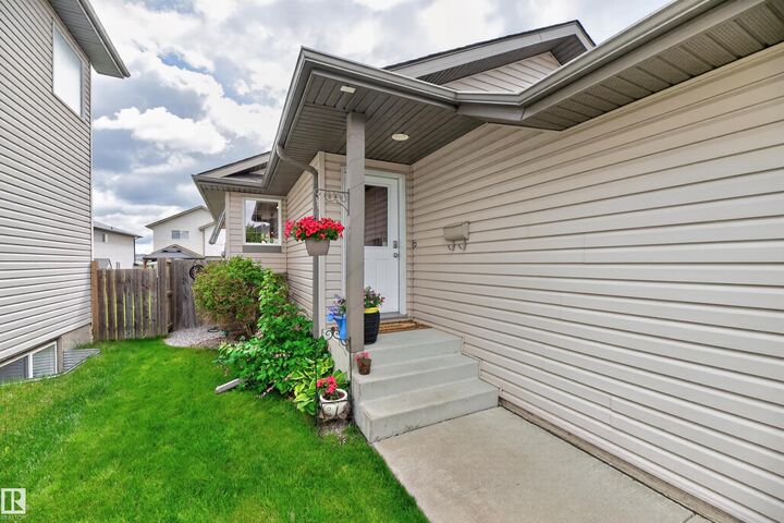 Property Photo:  233 Foxboro Cove  AB T8A 6N8 