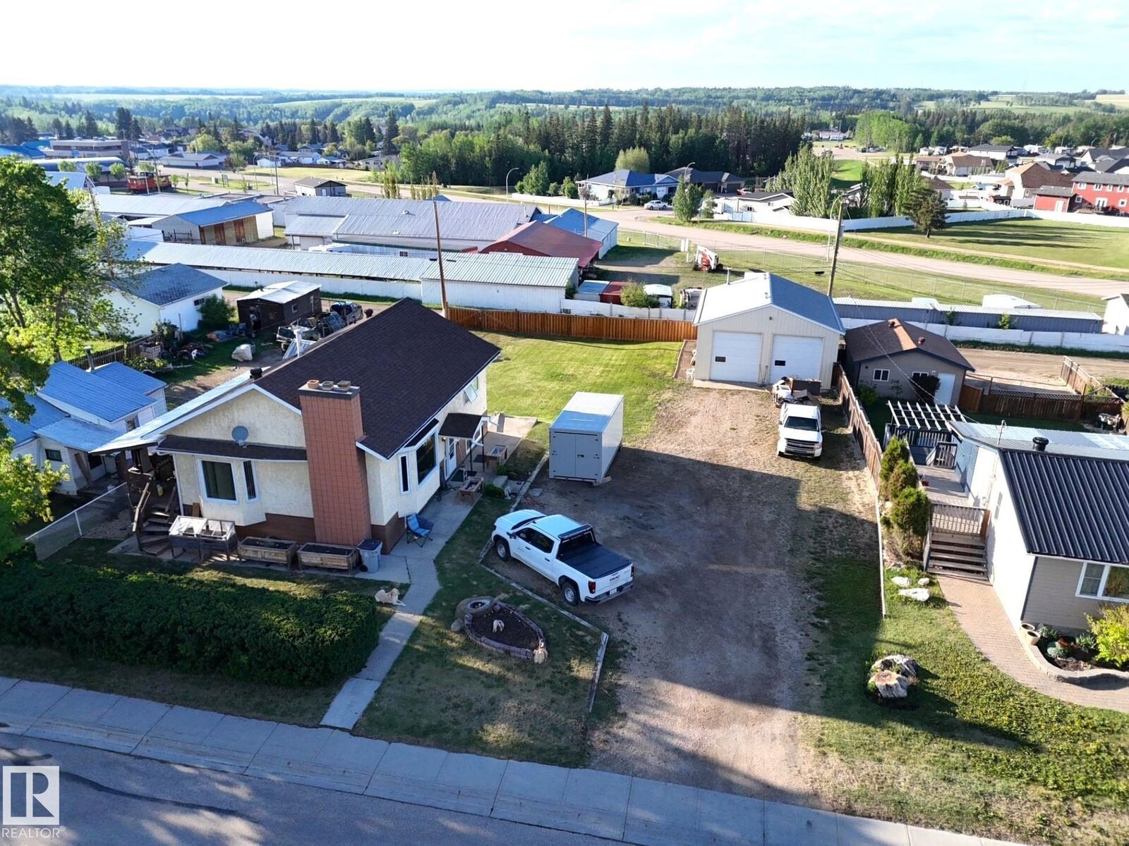 Property Photo: 4722 48 Avenue AB T0E 0T0