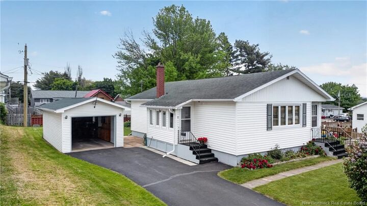 Property Photo:  17 Hazelton Avenue  NB E1A 4J5 