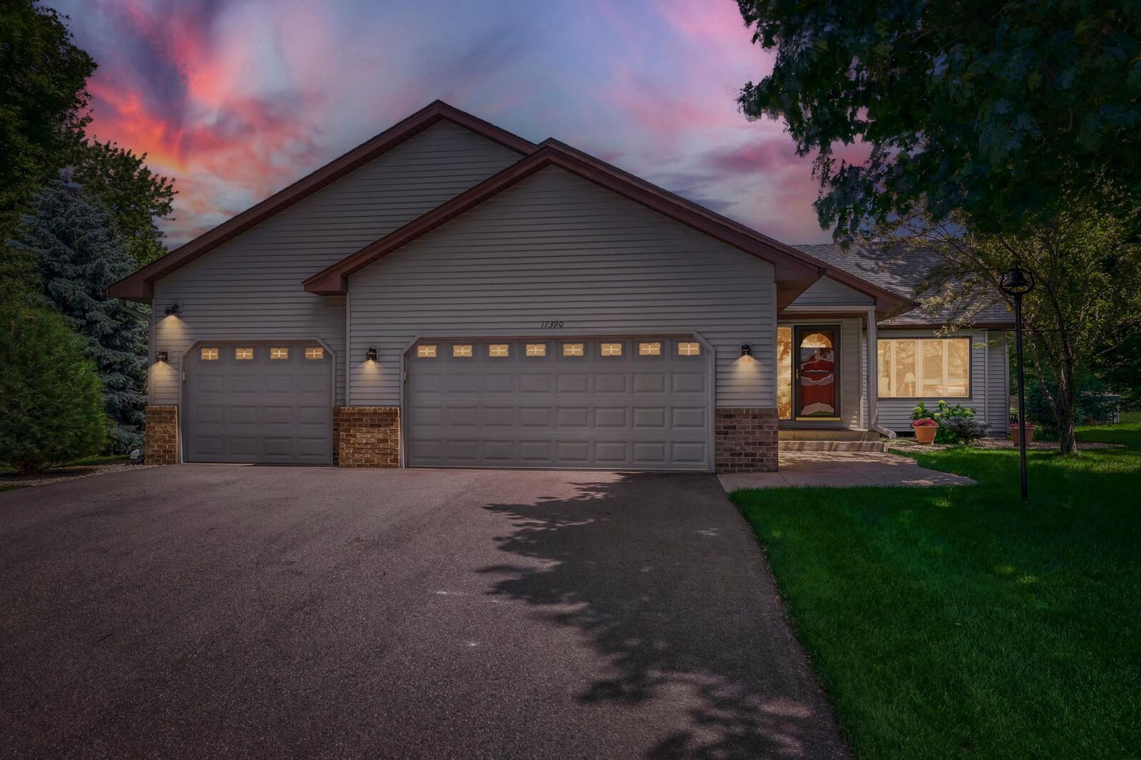 Property Photo: 17390 Greenview Circle MN 55044