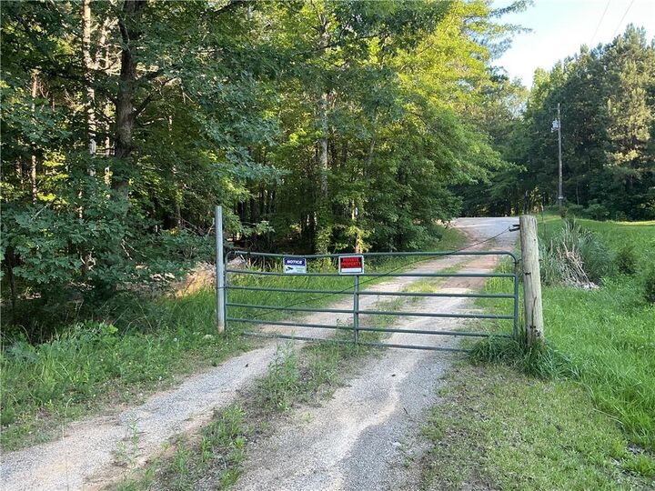 Property Photo: 703 Central High Road GA 30116