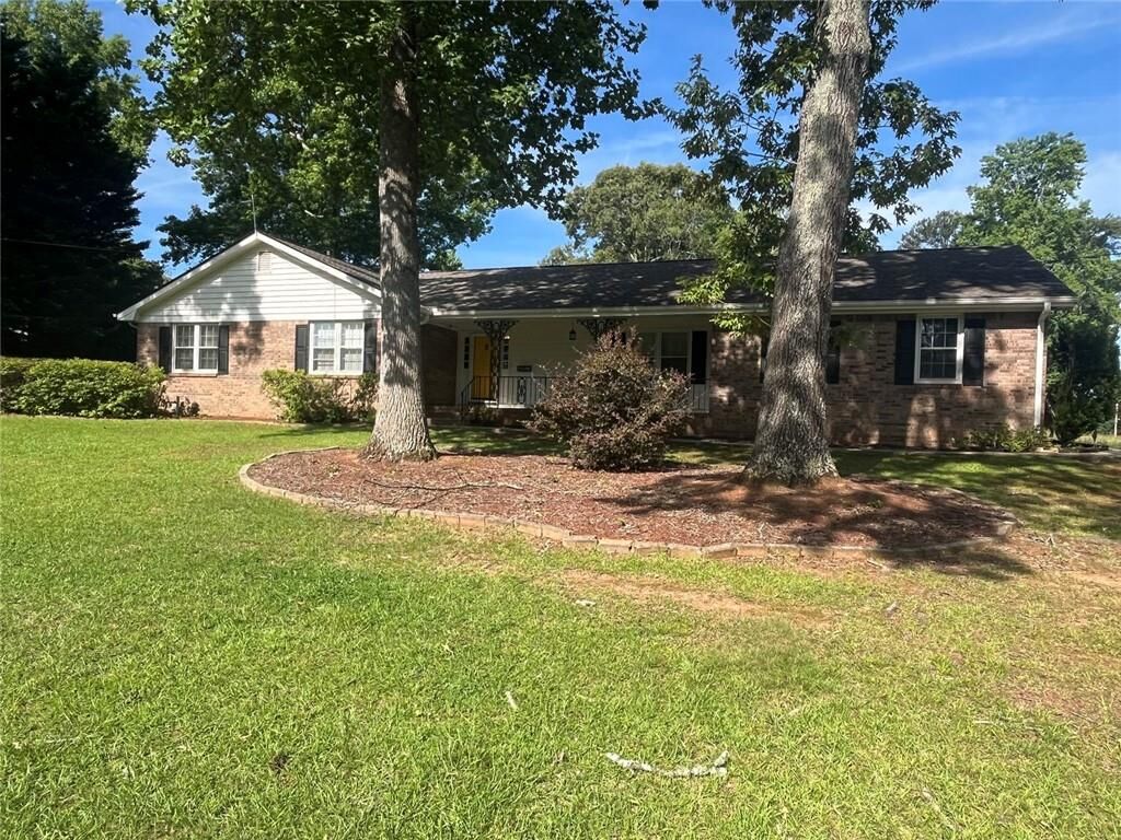Property Photo: 2075 Pinewood Drive GA 30016