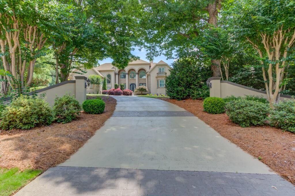 Property Photo:  1905 Kathy Whitworth Drive  GA 30517 