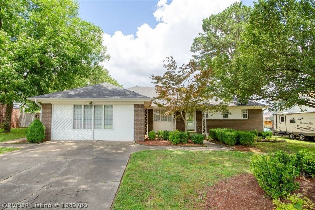Property Photo:  1910 N 46th Terrace  AR 72904 