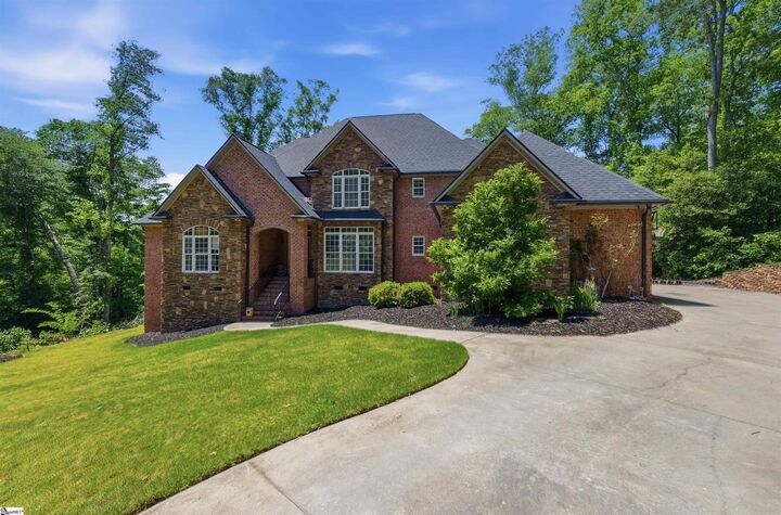 Property Photo: 413 Glocher Court SC 29369