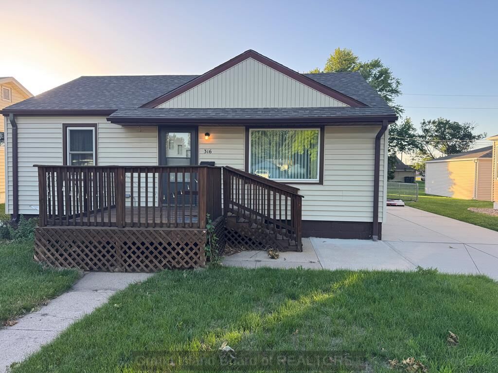 Property Photo: 316 E 19th St NE 68801