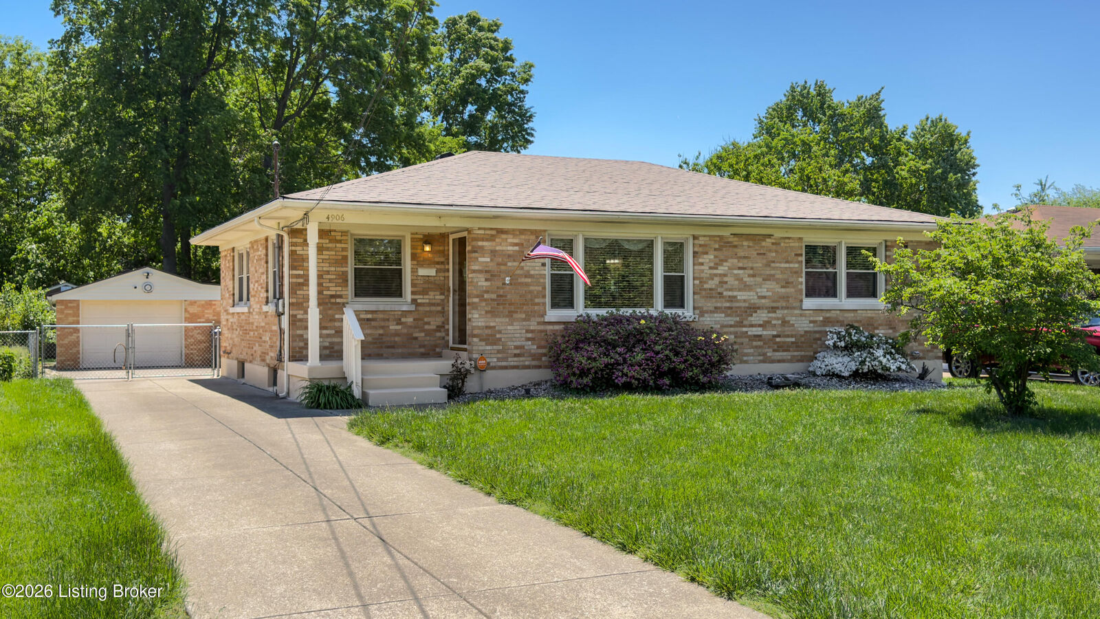 Property Photo:  4906 Paramount Dr  KY 40258 