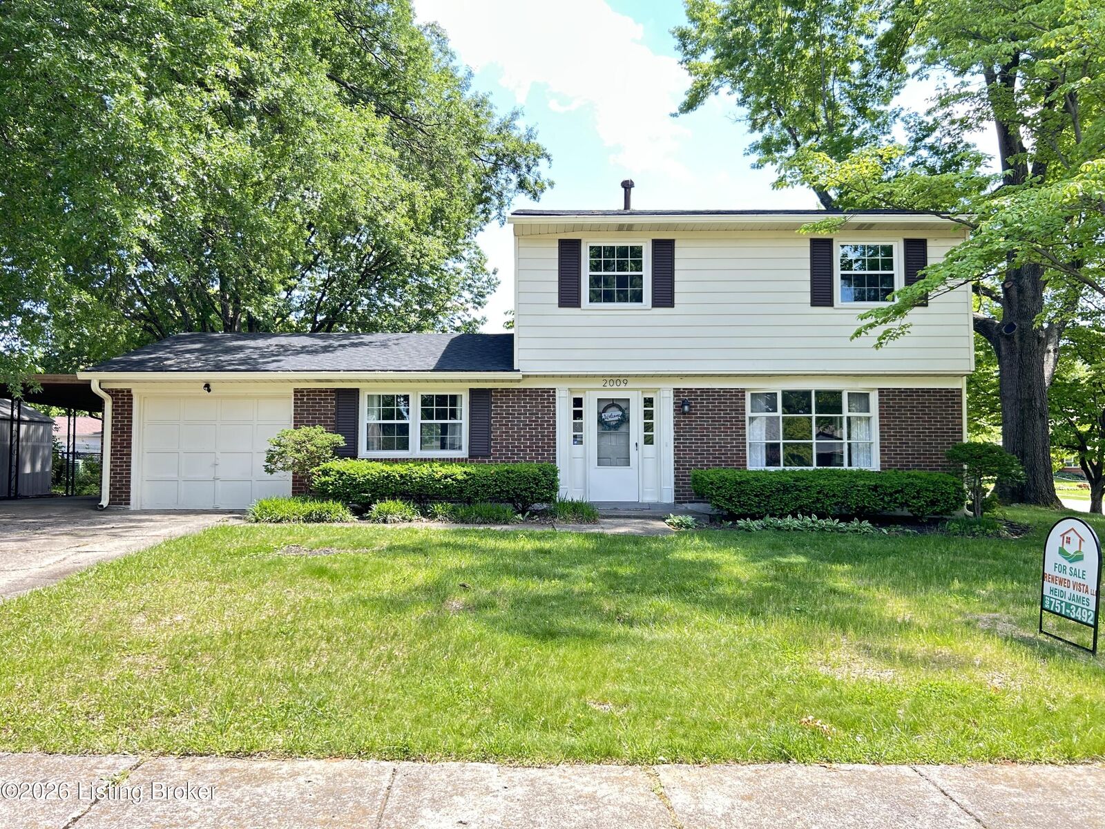 Property Photo:  2009 Meadowgate Ln  KY 40223 