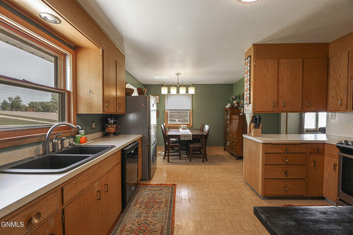 Property Photo:  2214 E Ave E  ND 58501 