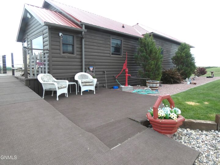 Property Photo:  8020 6th Avenue SE  ND 58552 