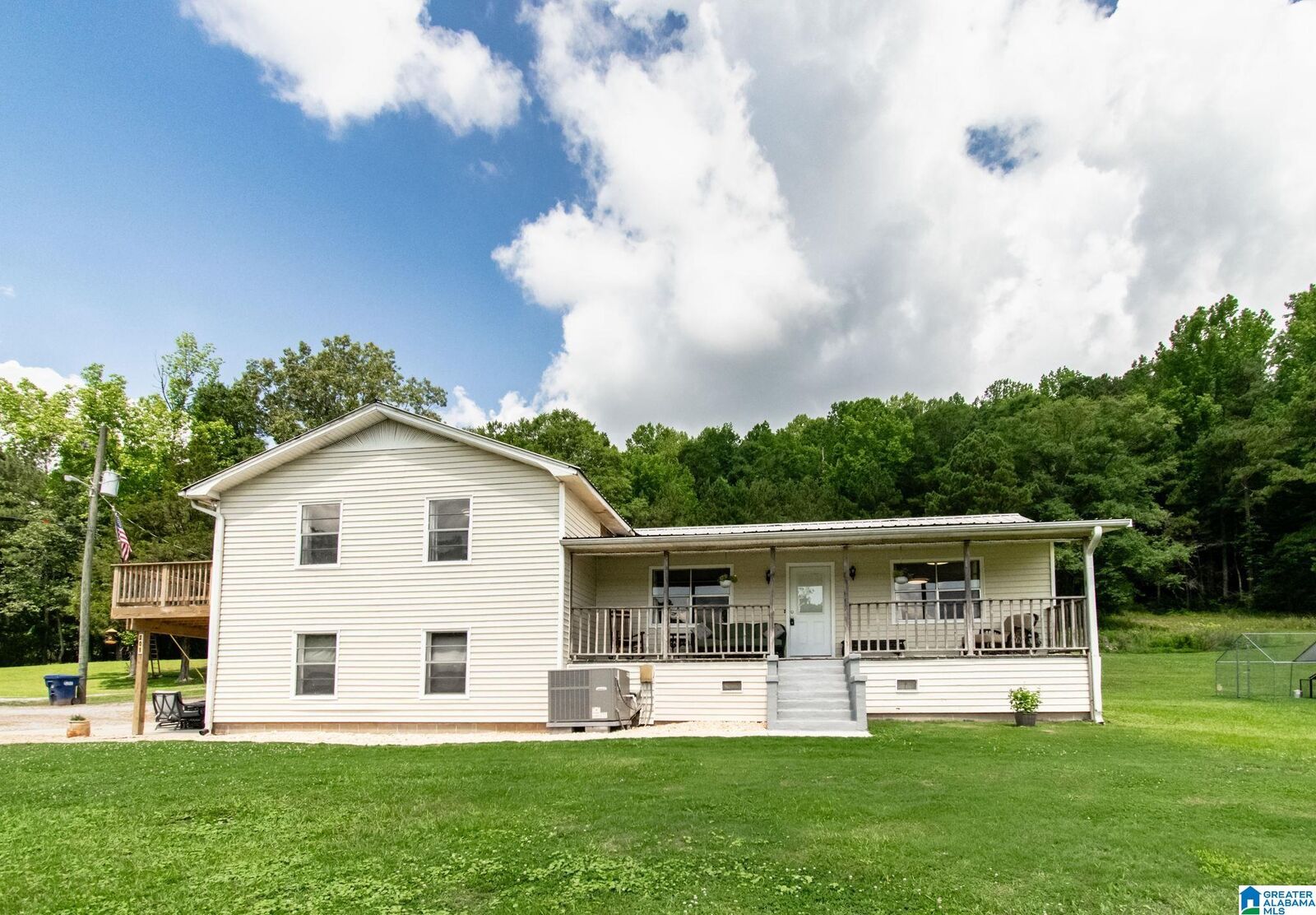 Property Photo: 201 Old Wolf Creek Road AL 35128