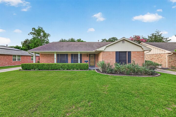 Property Photo:  5610 Belrose Drive  TX 77035 