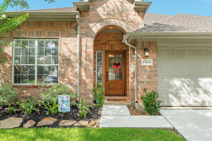Property Photo: 13808 Stark Bridge Lane TX 77583