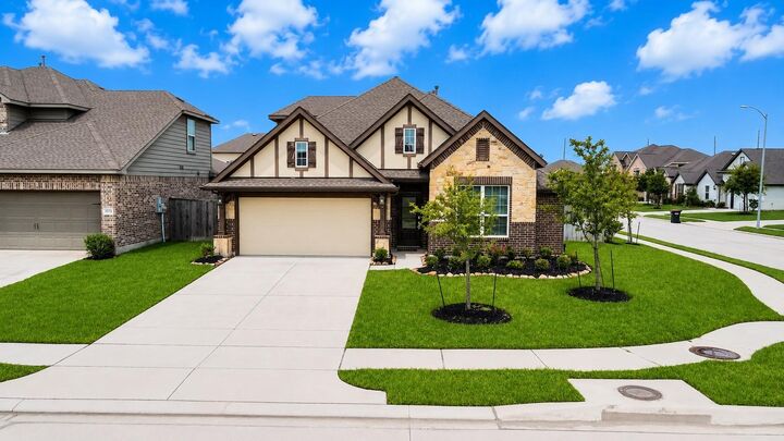 Property Photo: 4537 Whitehaven Pine Way TX 77583