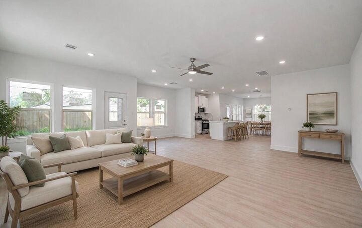 Property Photo: 5011 Yellowstone Boulevard TX 77021