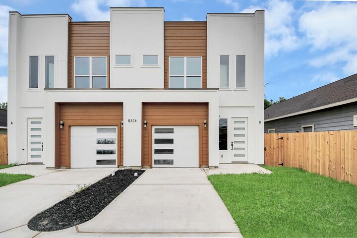 Property Photo: 8206 Colonial Lane TX 77051