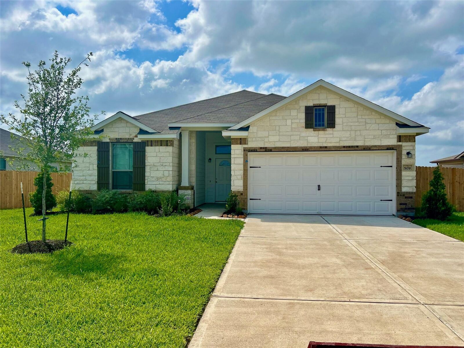 Property Photo: 509 Turtle Dove Drive TX 77474