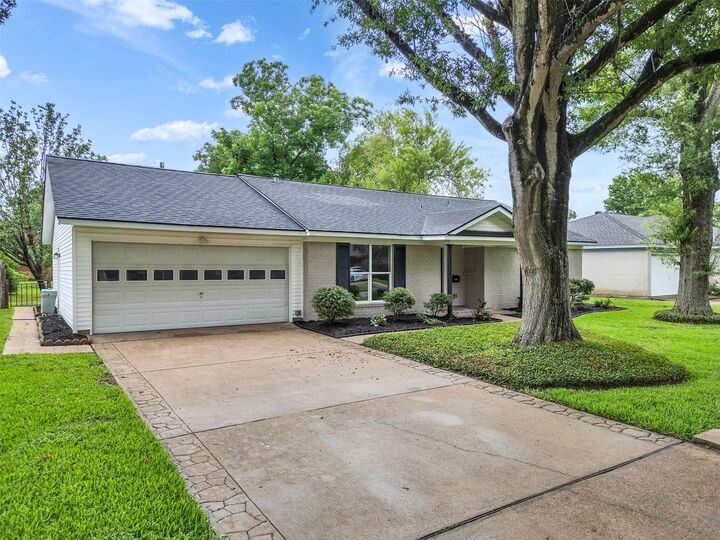 Property Photo:  10315 Winding Trail Road  TX 77571 