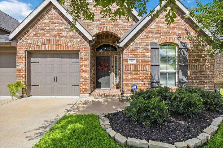 Property Photo: 2909 Oakmist Ridge Lane TX 77584