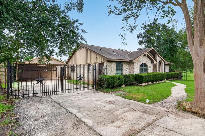 Property Photo:  12839 Eastbrook Drive  TX 77013 
