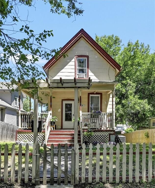 Property Photo:  718 N Broadway Street  KS 66048 