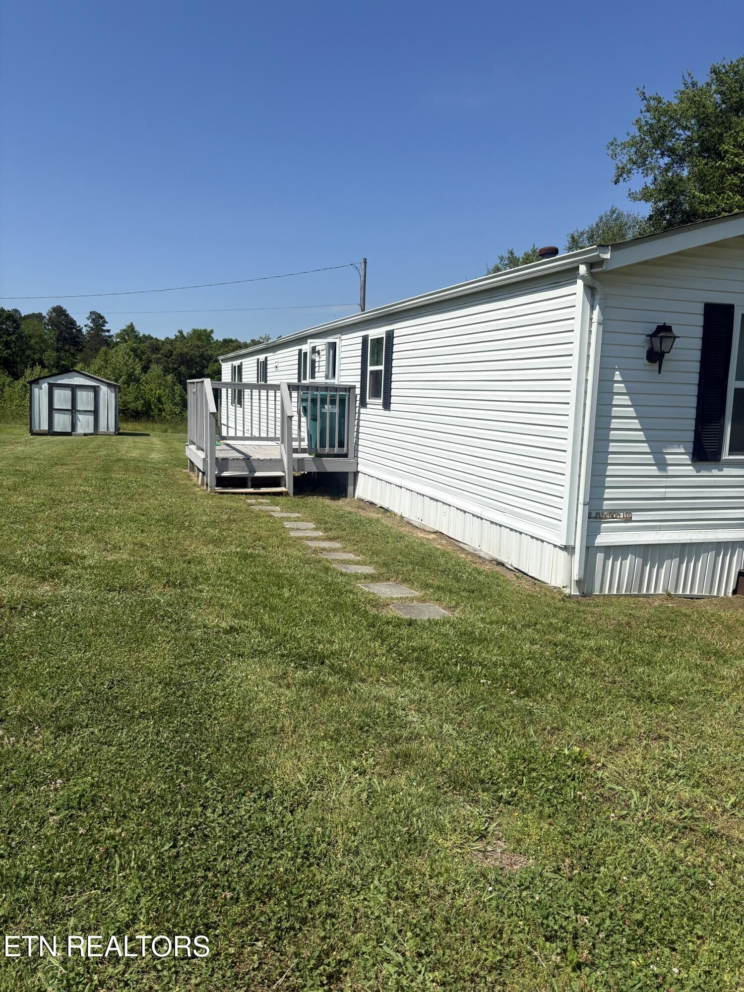 Property Photo: 2858 W Buttermilk Rd TN 37771