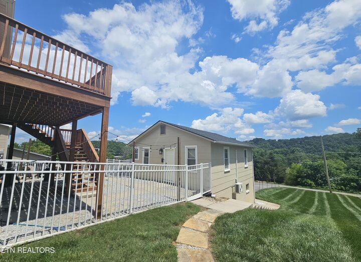 Property Photo: 822 Cumberland St TN 37748