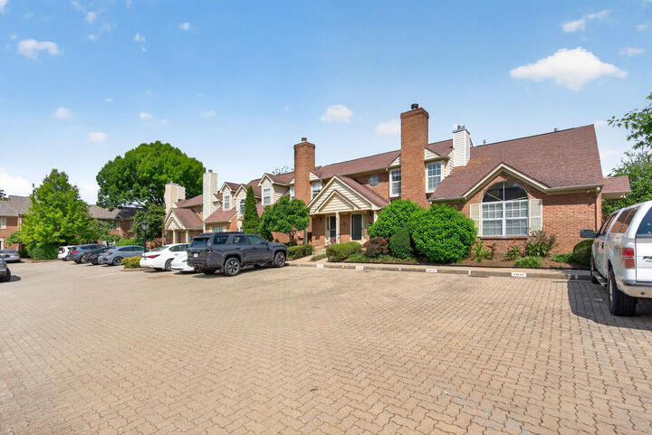 Property Photo:  541 W Short Street 15  KY 40507 