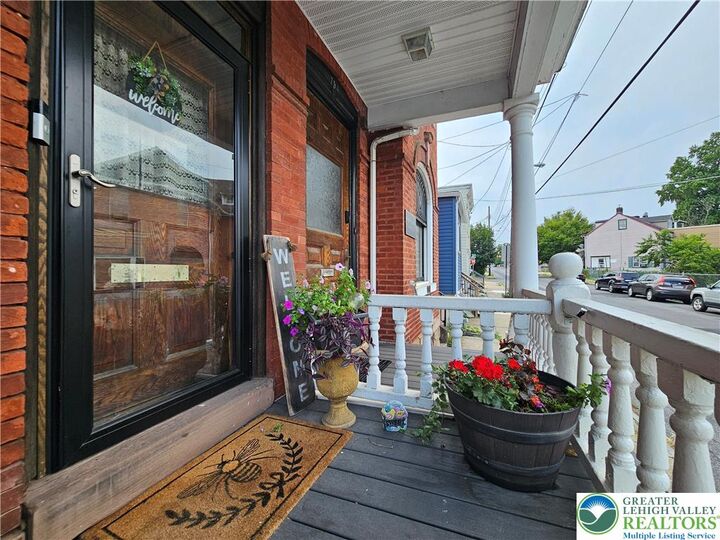 Property Photo:  752 Walnut Avenue  PA 18042 