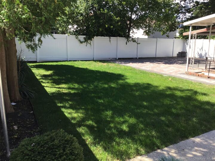 Property Photo: 198 Clermont Pl NY 10314