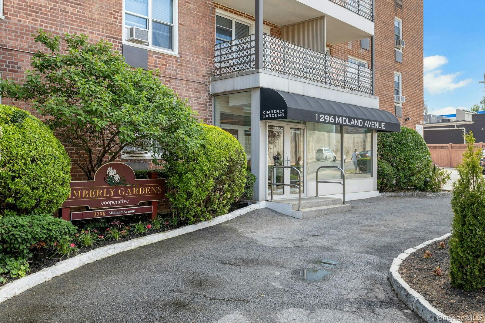 Property Photo:  1296 Midland Avenue L2  NY 10704 
