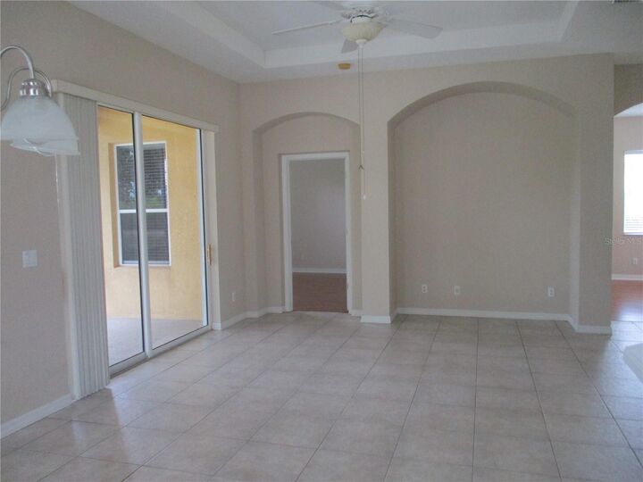 Property Photo: 840 King Leon Way FL 33573