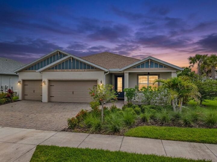 Property Photo: 16121 Lotus Way FL 33982