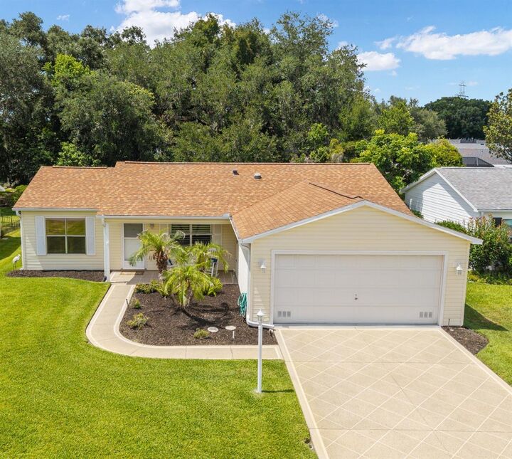 Property Photo: 1415 Juarez Place FL 32159