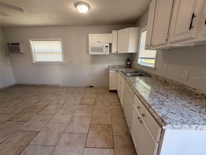 Property Photo:  110 Forest Avenue 8  FL 33837 