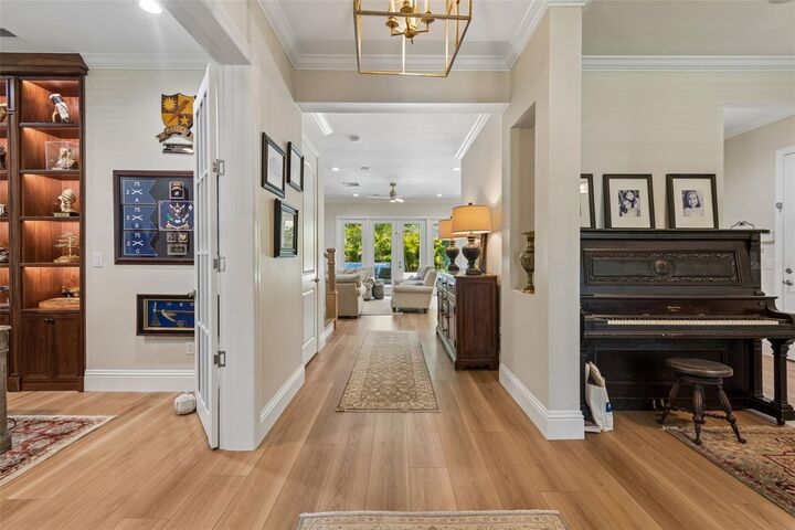 Property Photo:  4601 S Esperanza Avenue  FL 33611 