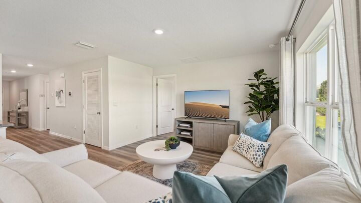 Property Photo: 1122 Arrowhead Vine Court FL 33566