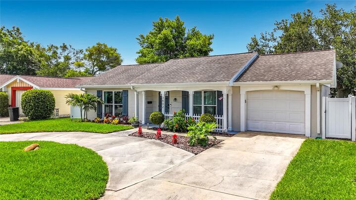 Property Photo:  3802 Grayton Drive  FL 34652 