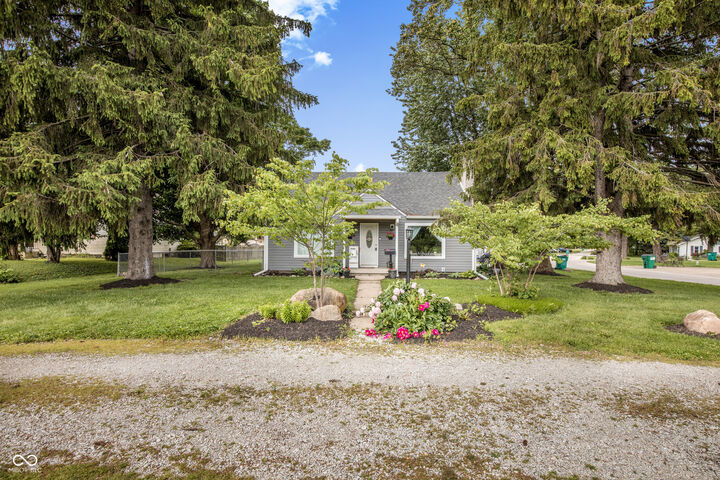 Property Photo: 1124 Indianapolis Avenue IN 46052
