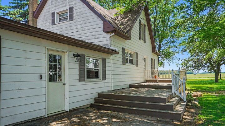 Property Photo:  4250 Dickerson Road  MI 48701 