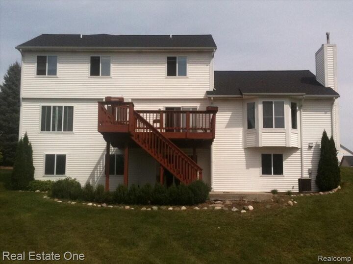 Property Photo: 957 Meadowbrook Way MI 48381 2674