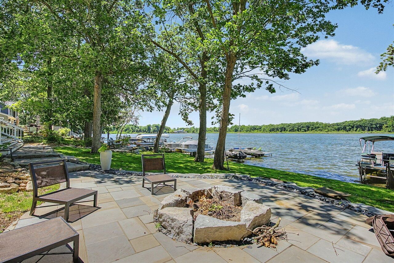 Property Photo: 8565 Oakwood Court MI 49201-9238