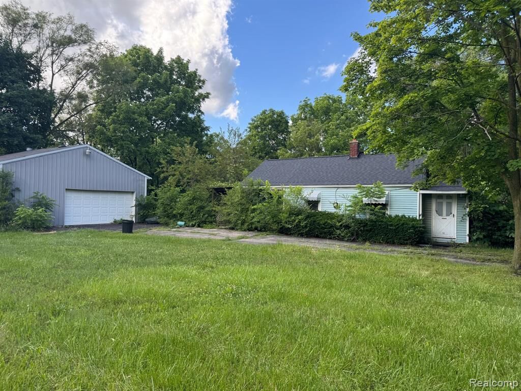 Property Photo: 2609 Bertha Avenue MI 48504 2372