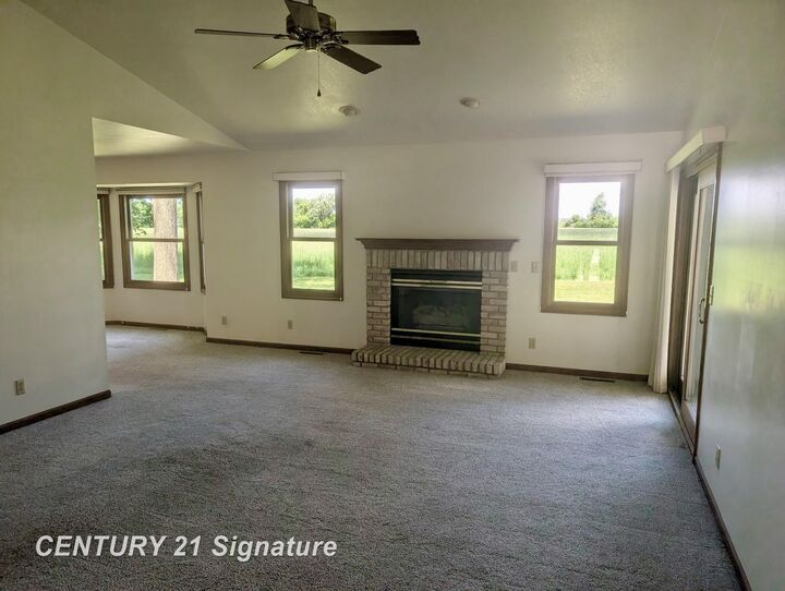Property Photo:  1249 E Oakdale Circle  MI 48623 