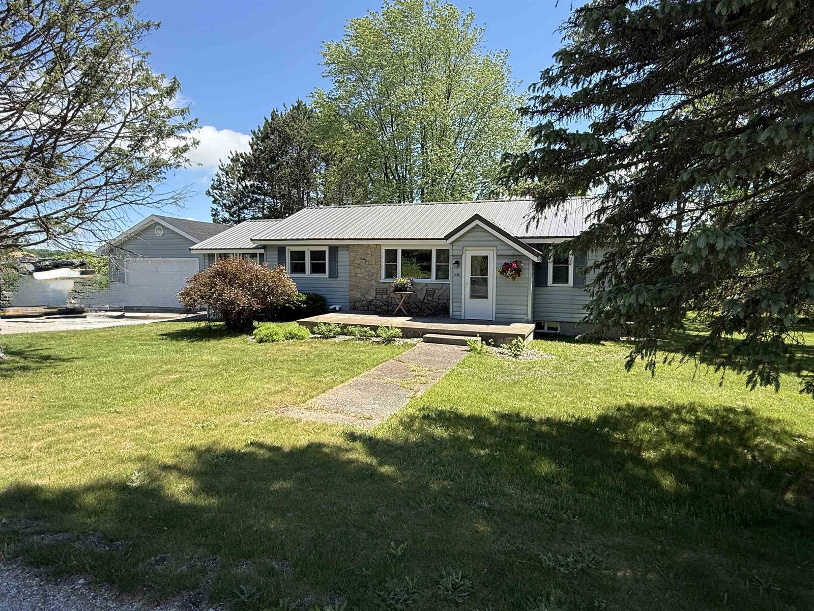 Property Photo: 3586 E Long Lake Road MI 49685