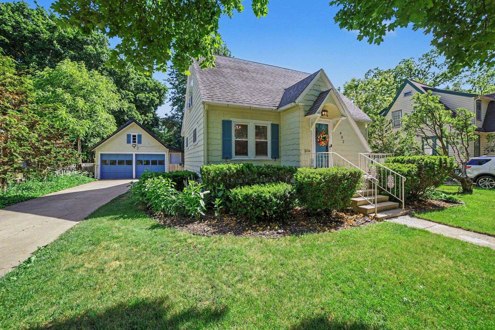 Property Photo:  402 E May Street  MI 48858 