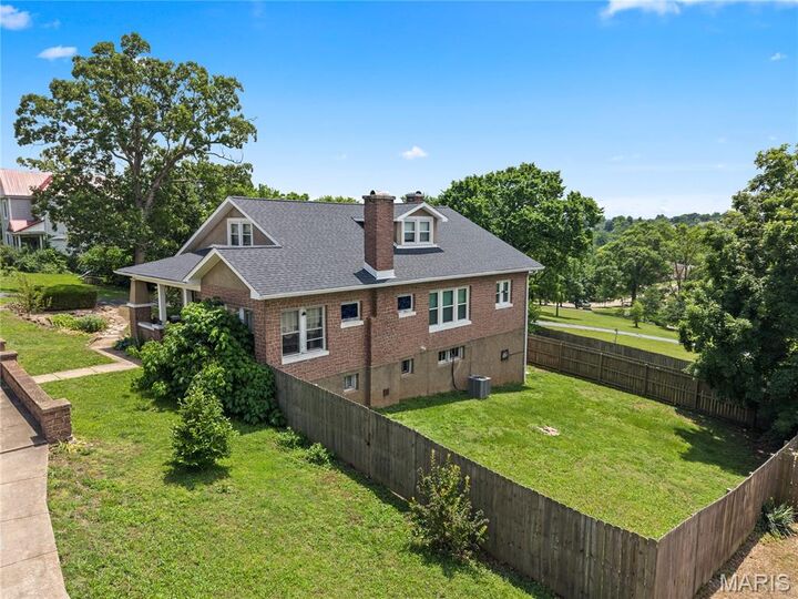 Property Photo: 807 W Miller Street MO 63020