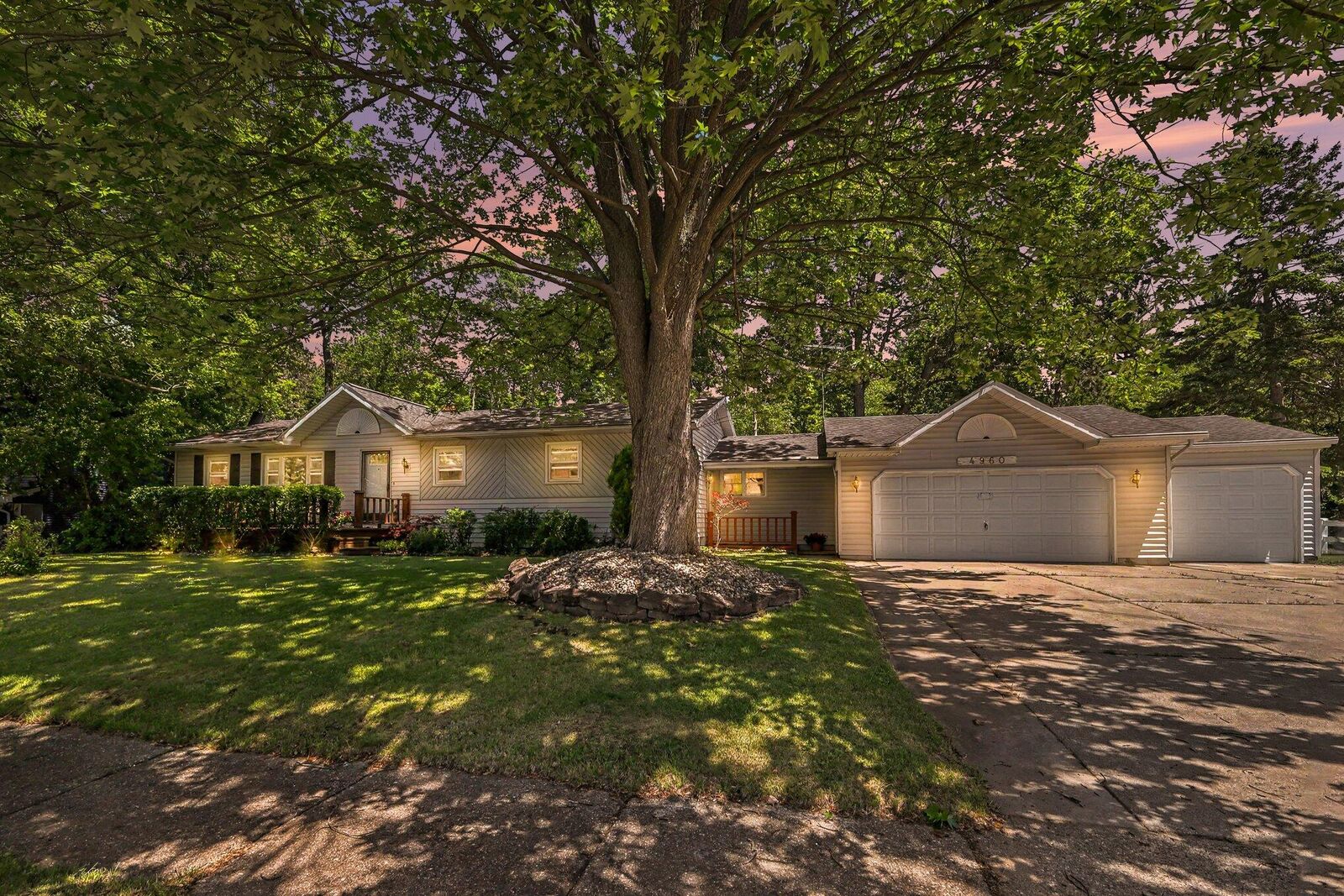 Property Photo:  4960 Havana Avenue SW  MI 49509 